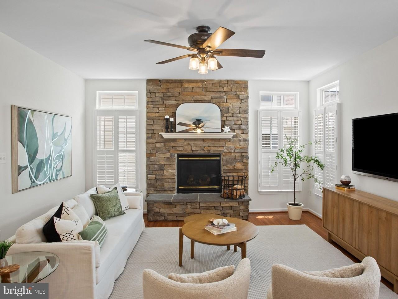 1713 Allerford Dr - Photo 4 of 42