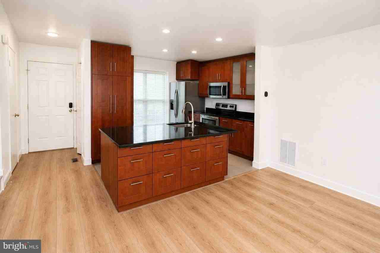 10237 Green Holly Ter - Photo 4 of 21