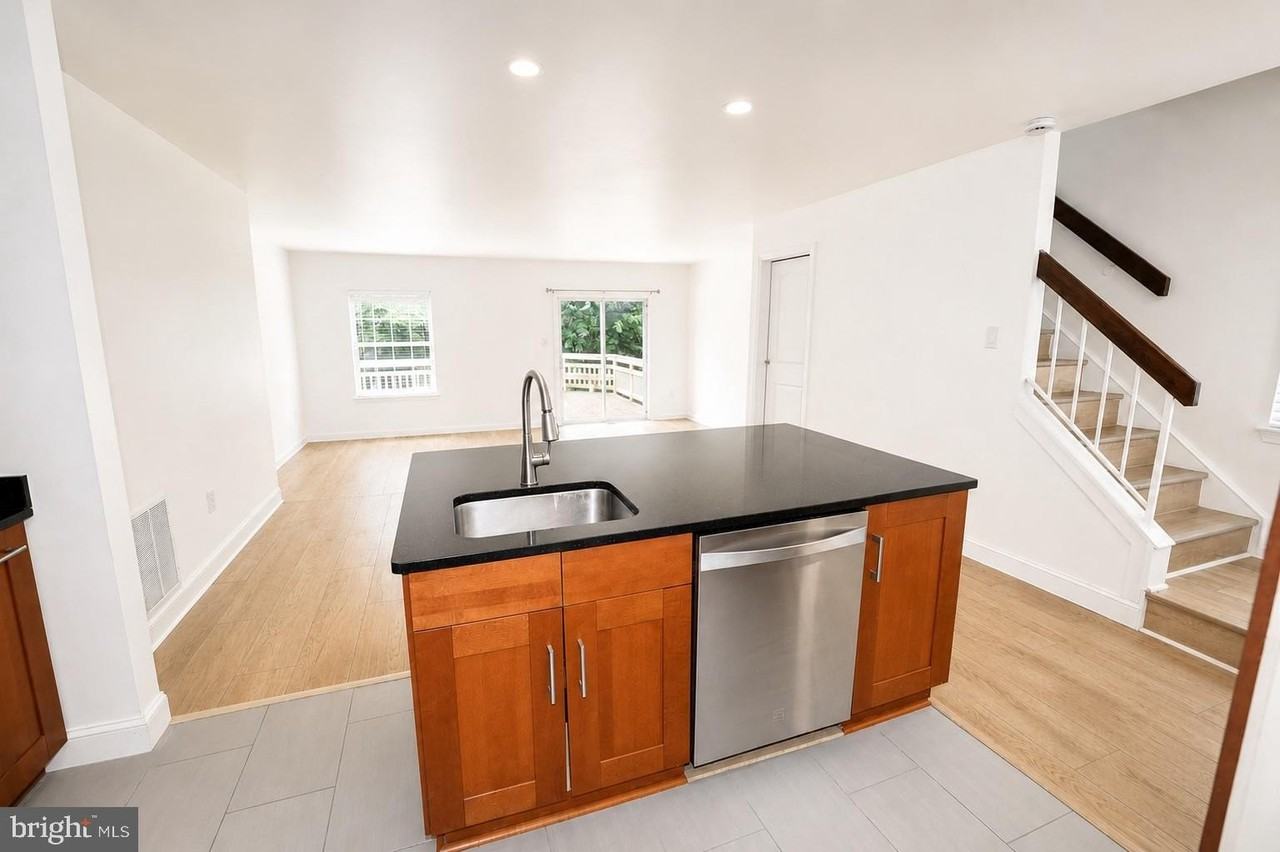 10237 Green Holly Ter - Photo 5 of 21