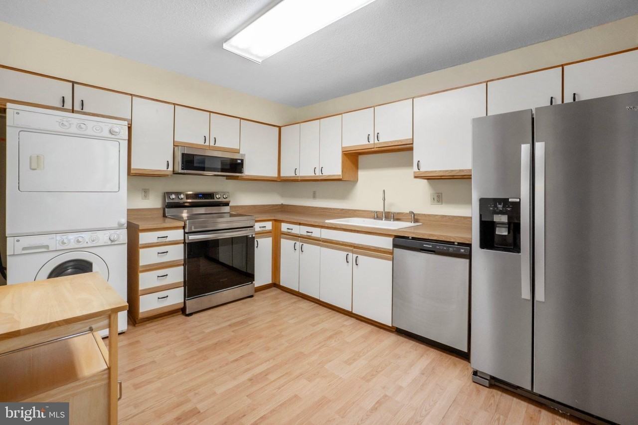 15115 Interlachen Dr #112 - Photo 7 of 15