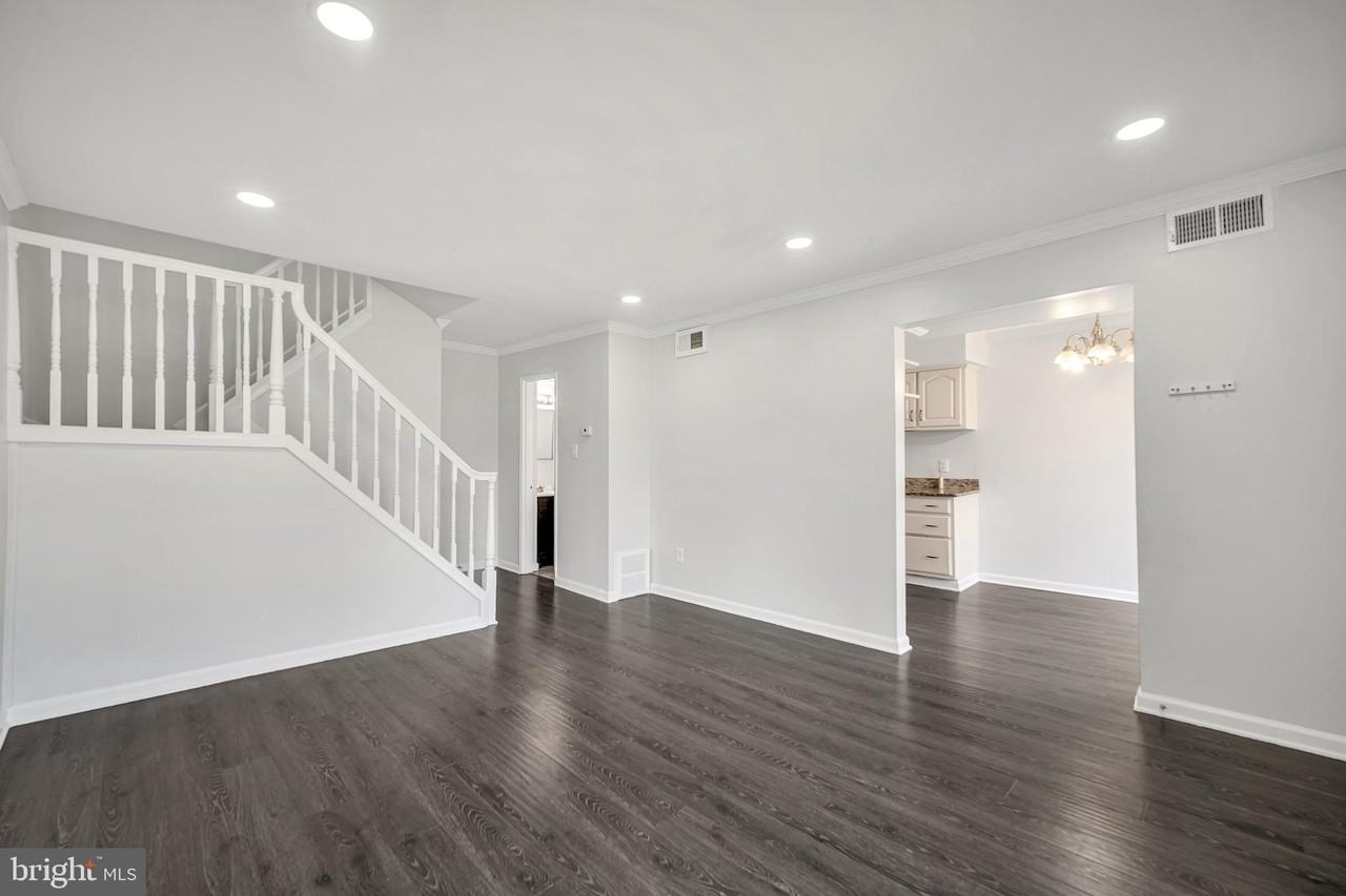 107 Lexington Ct - Photo 3 of 17