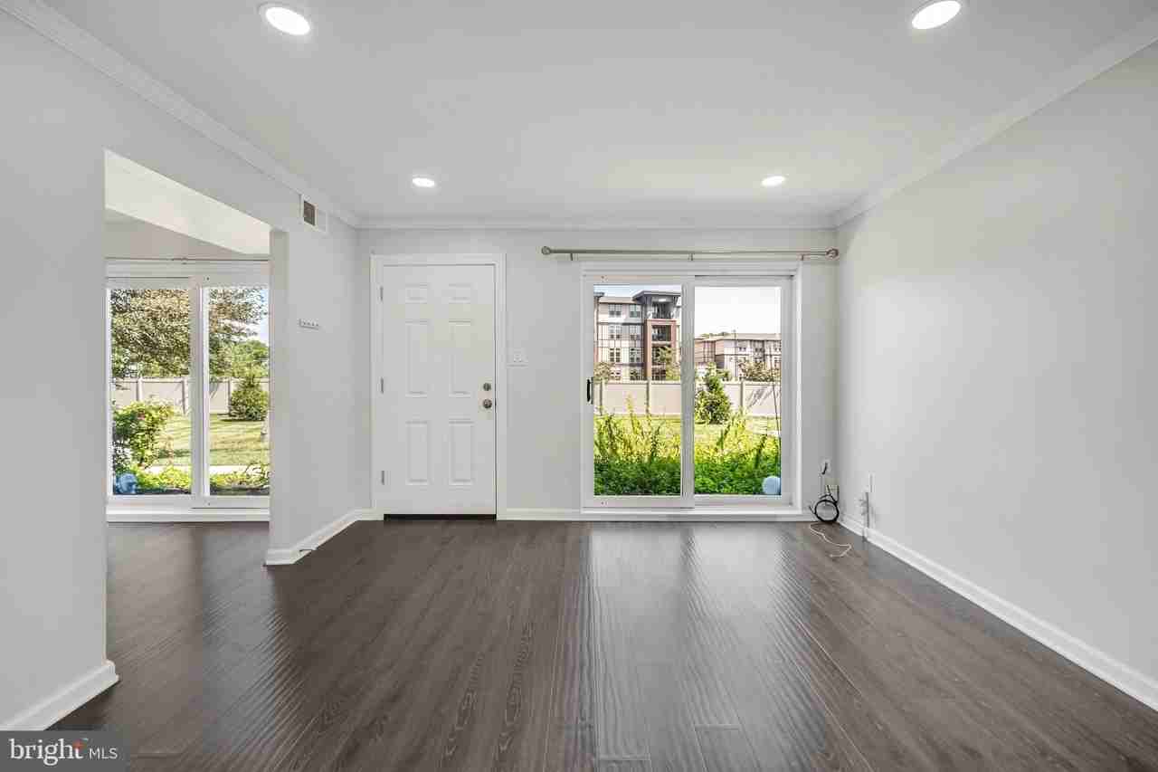 107 Lexington Ct - Photo 4 of 17