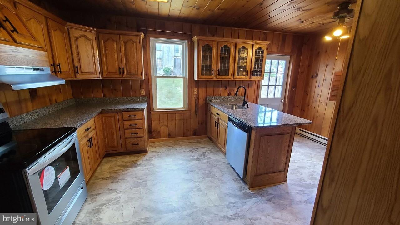 3213 WALNUT Street - Photo 4 of 21