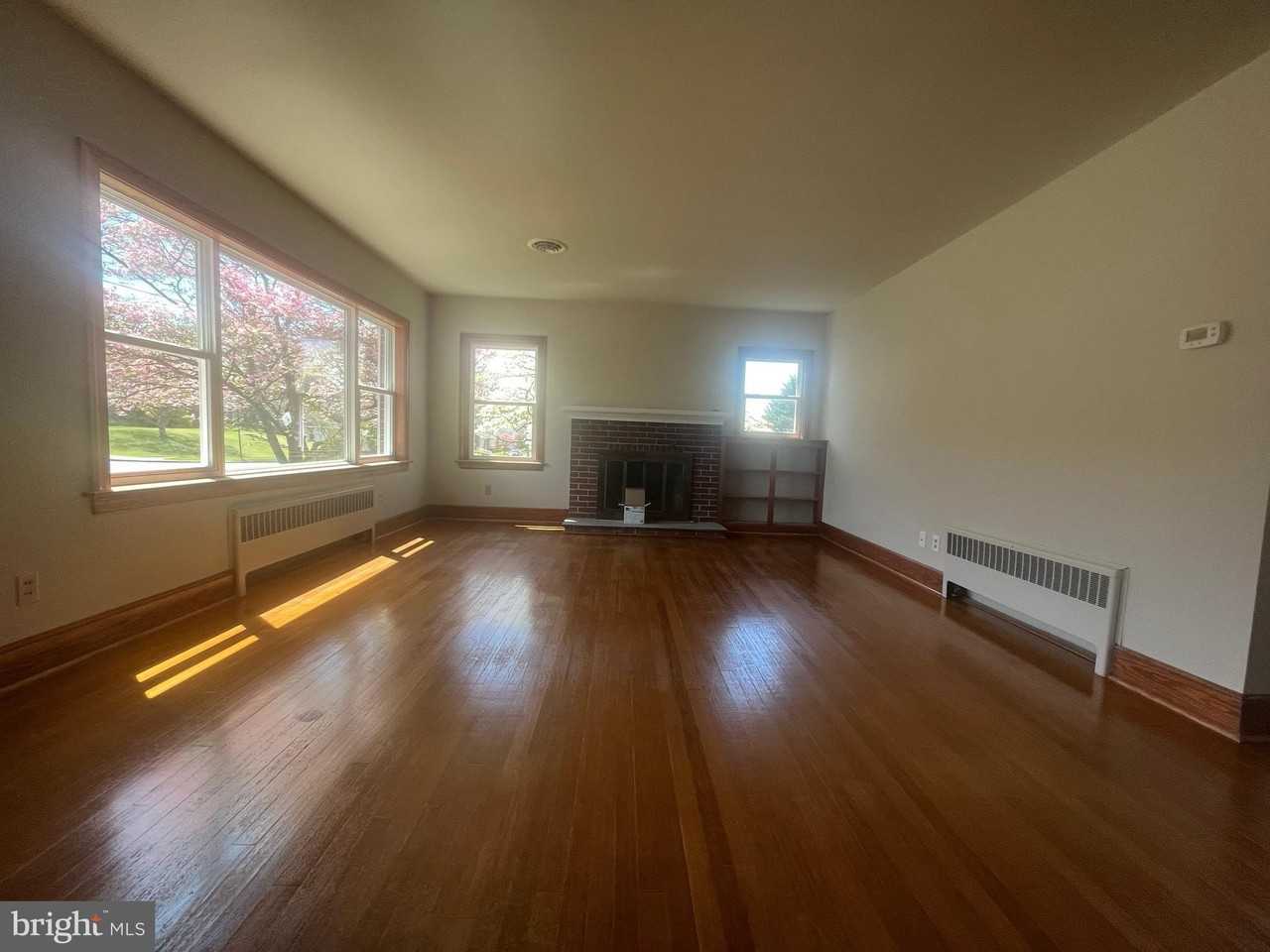 300 Harrison Ave - Photo 4 of 34