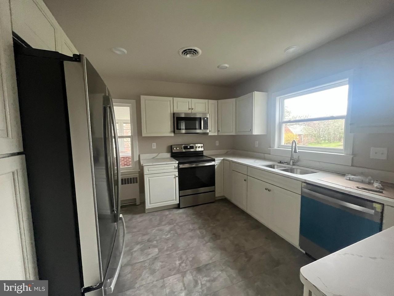 300 Harrison Ave - Photo 5 of 34