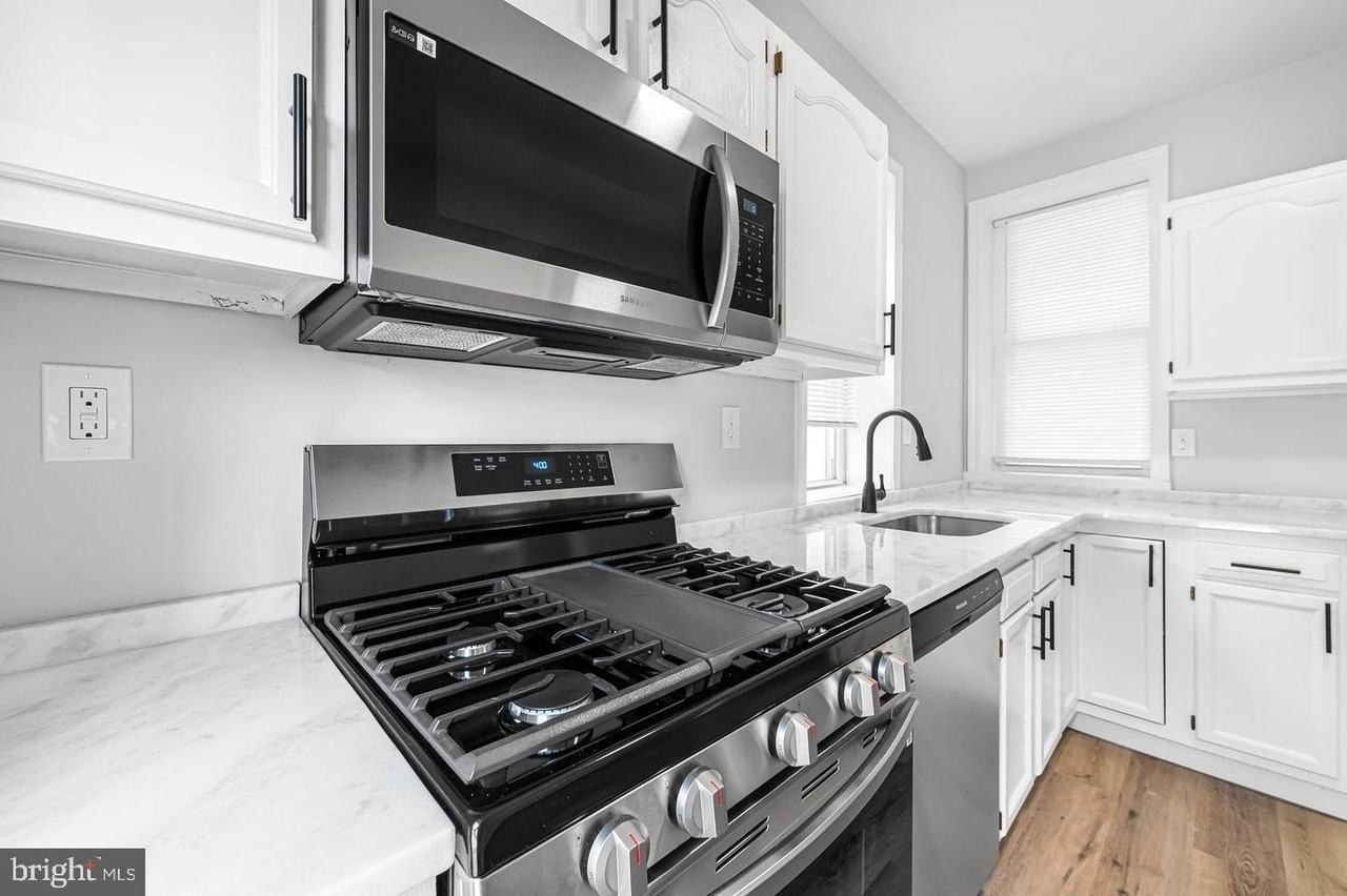 253 Beech St - Photo 4 of 11