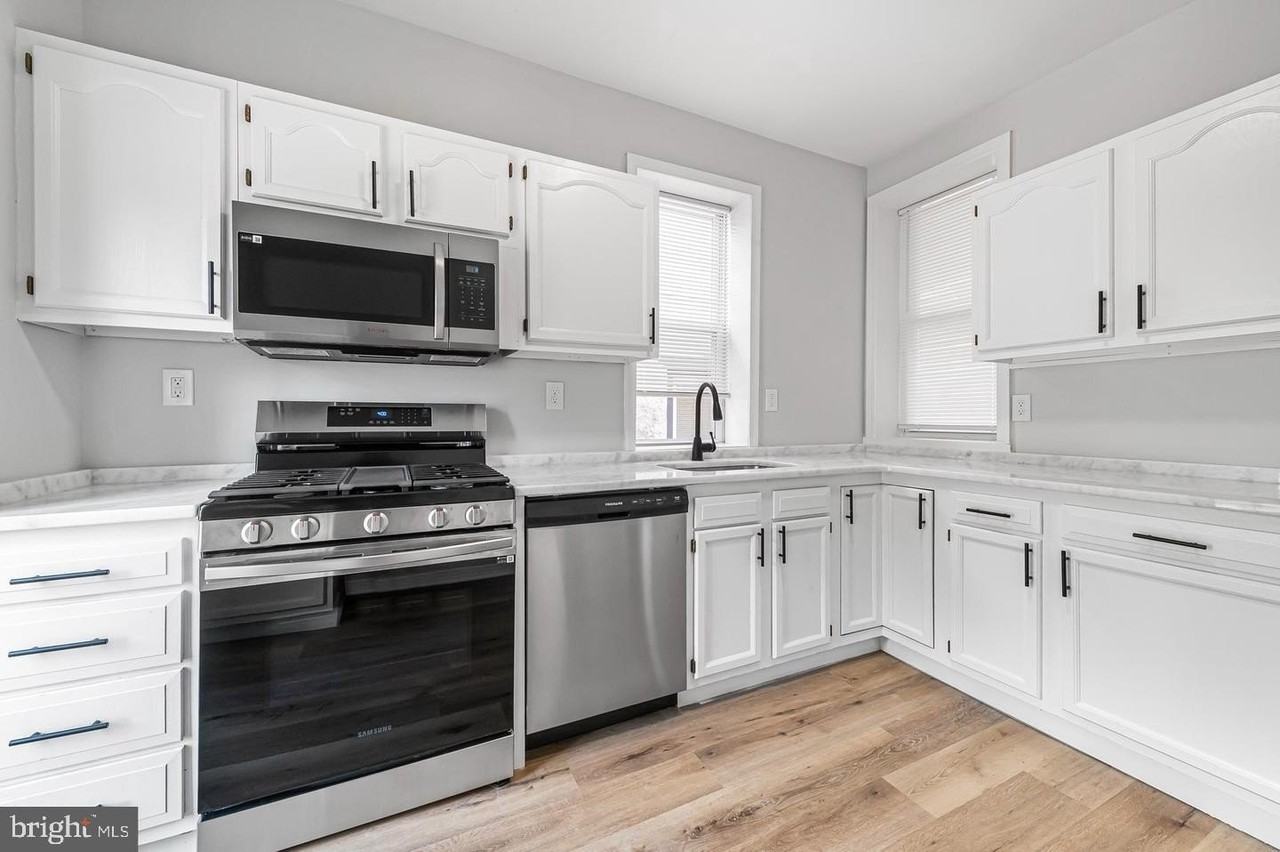 253 Beech St - Photo 5 of 11