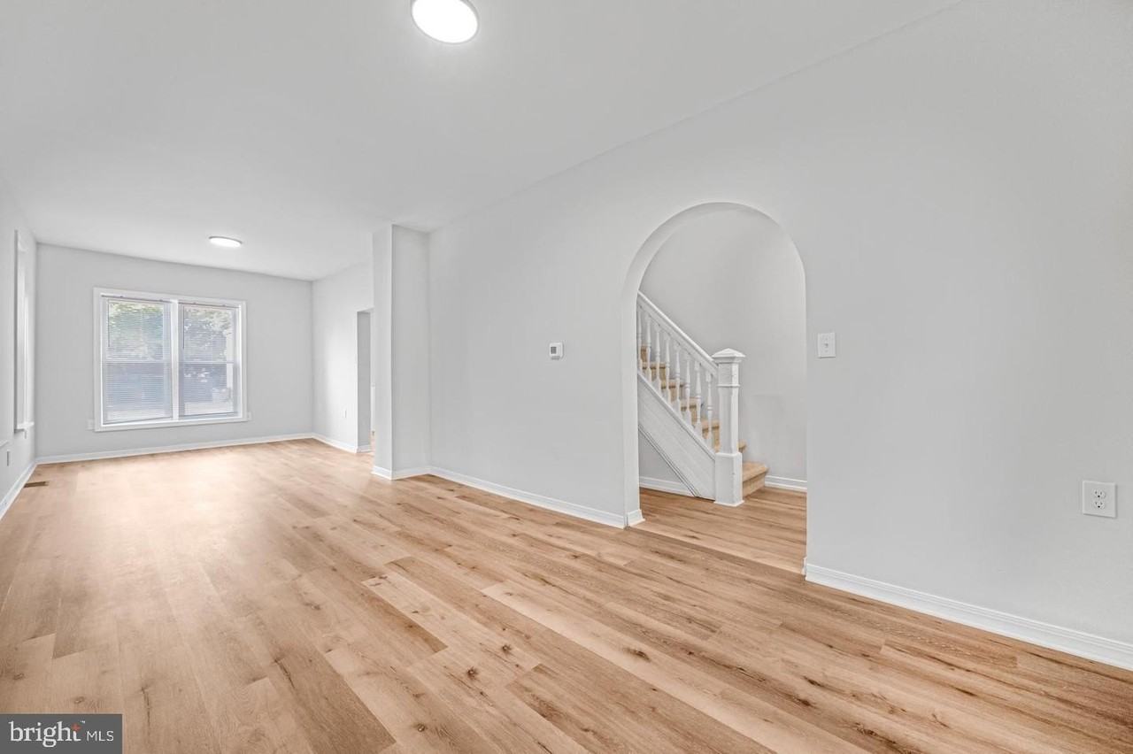253 Beech St - Photo 6 of 11