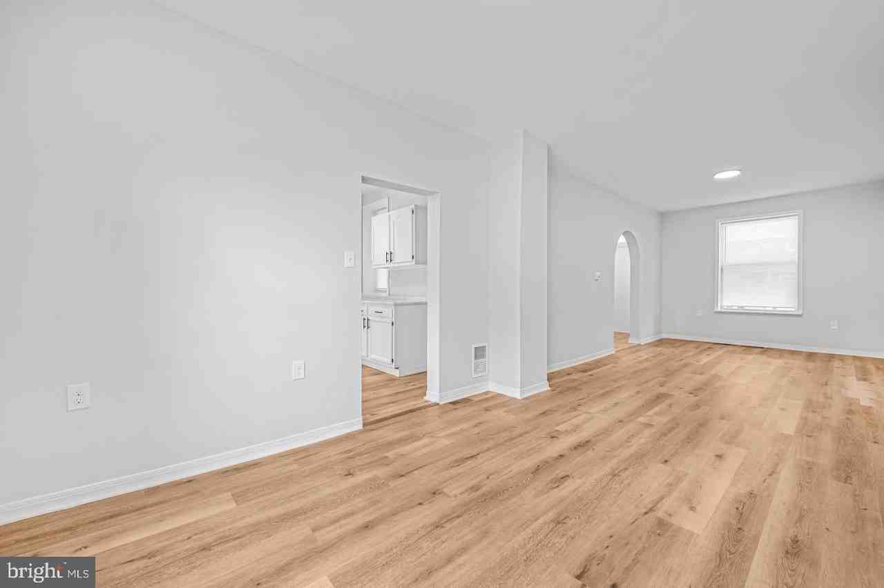 253 Beech St - Photo 7 of 11