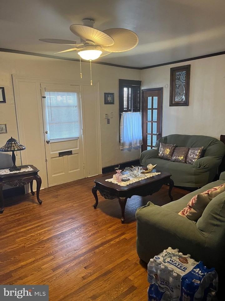 1808 Griffith St - Photo 3 of 5