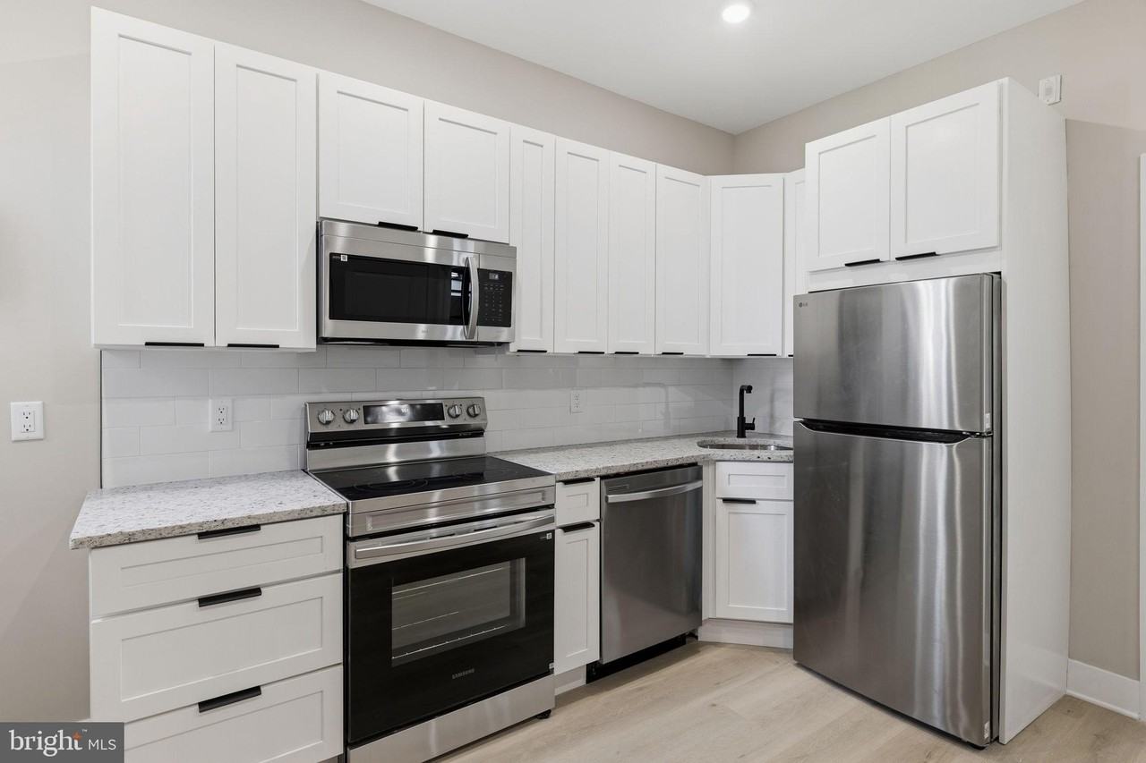 856 N 19th St #4 - Photo 2 of 20