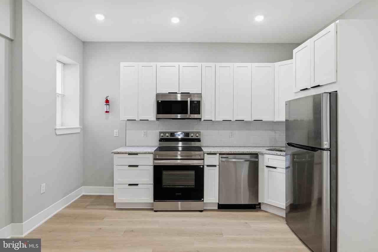 856 N 19th St #4 - Photo 3 of 20