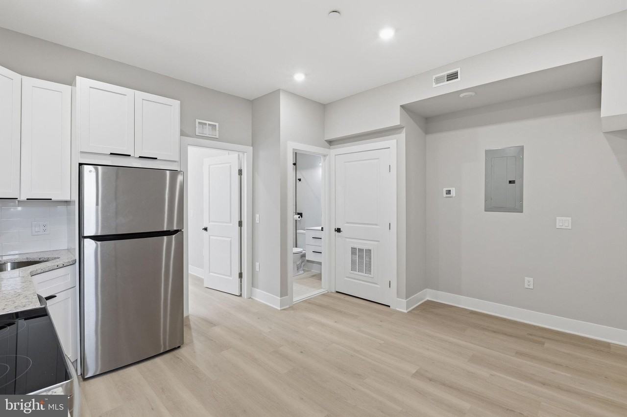 856 N 19th St #4 - Photo 5 of 20