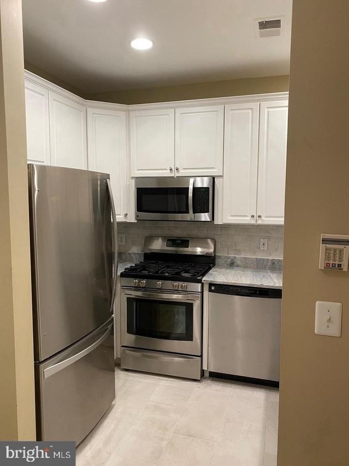 2330 14th St N #104 - Photo 7 of 16