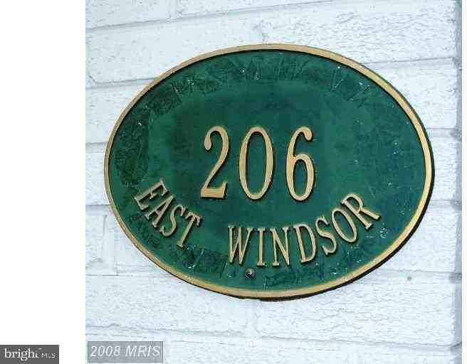 206 E Windsor Ave #303 - Photo 2 of 13