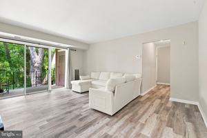 featured image of 3814 Lyndhurst Dr #203