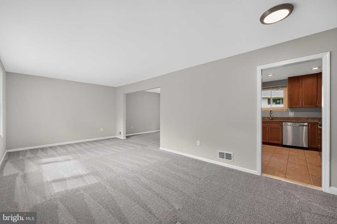 4898 Wheatstone Dr - Photo 3 of 35