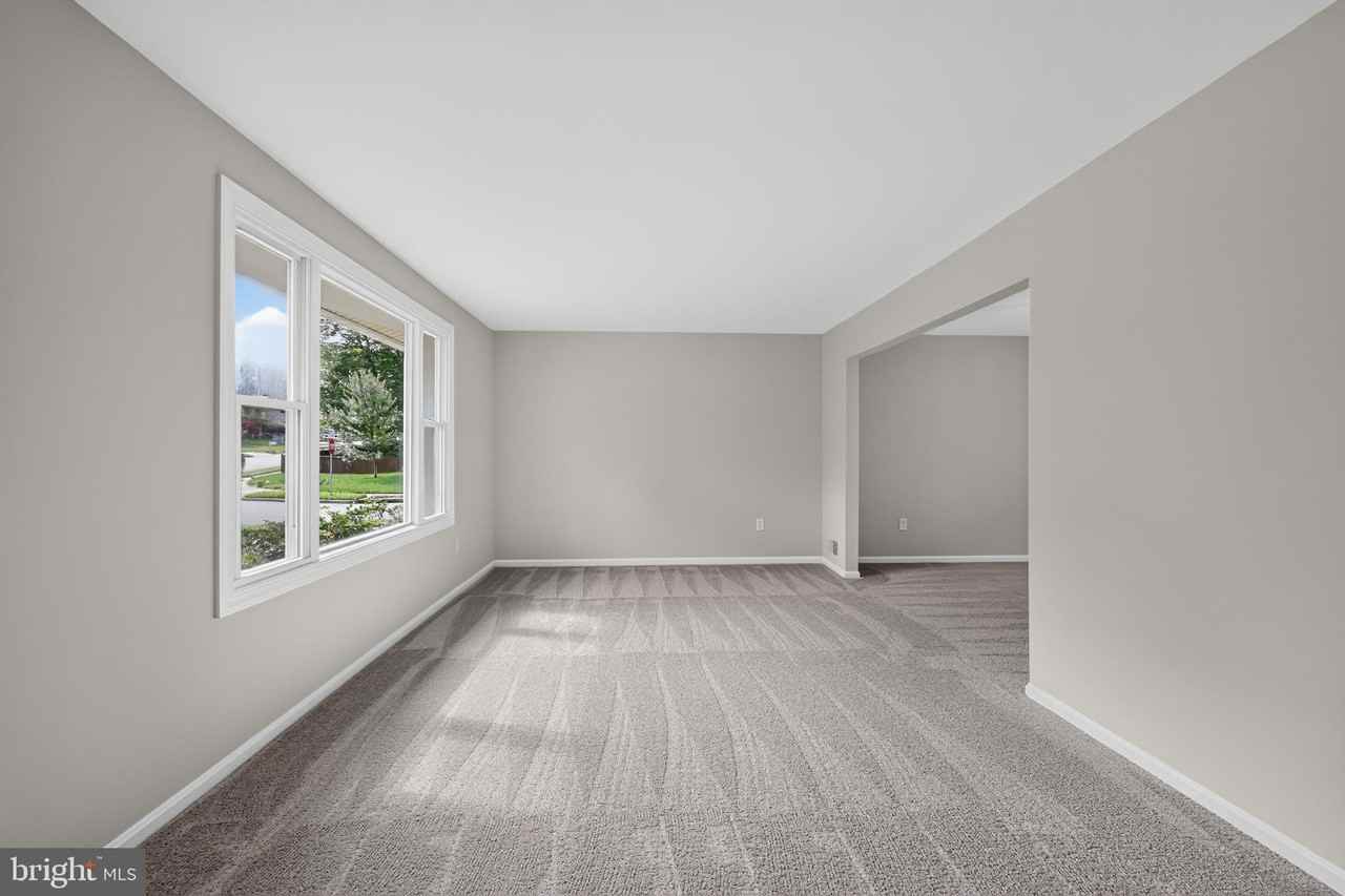 4898 Wheatstone Dr - Photo 4 of 35
