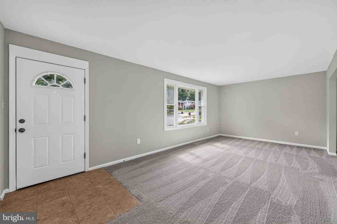 4898 Wheatstone Dr - Photo 5 of 35