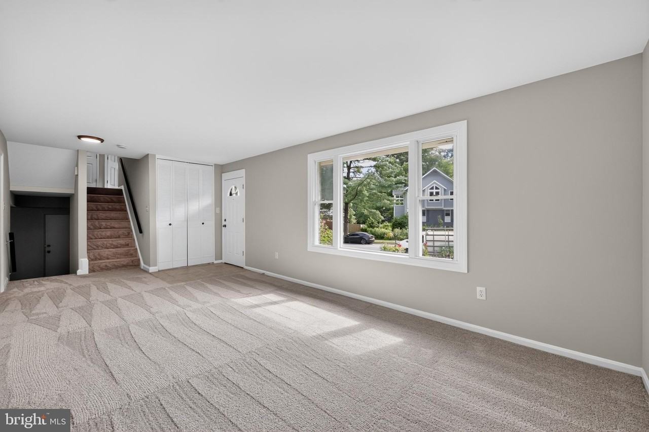 4898 Wheatstone Dr - Photo 6 of 35
