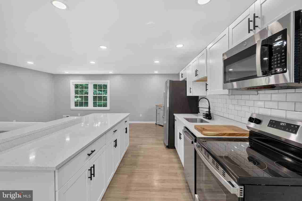 4752 Carterwood Dr - Photo 4 of 42