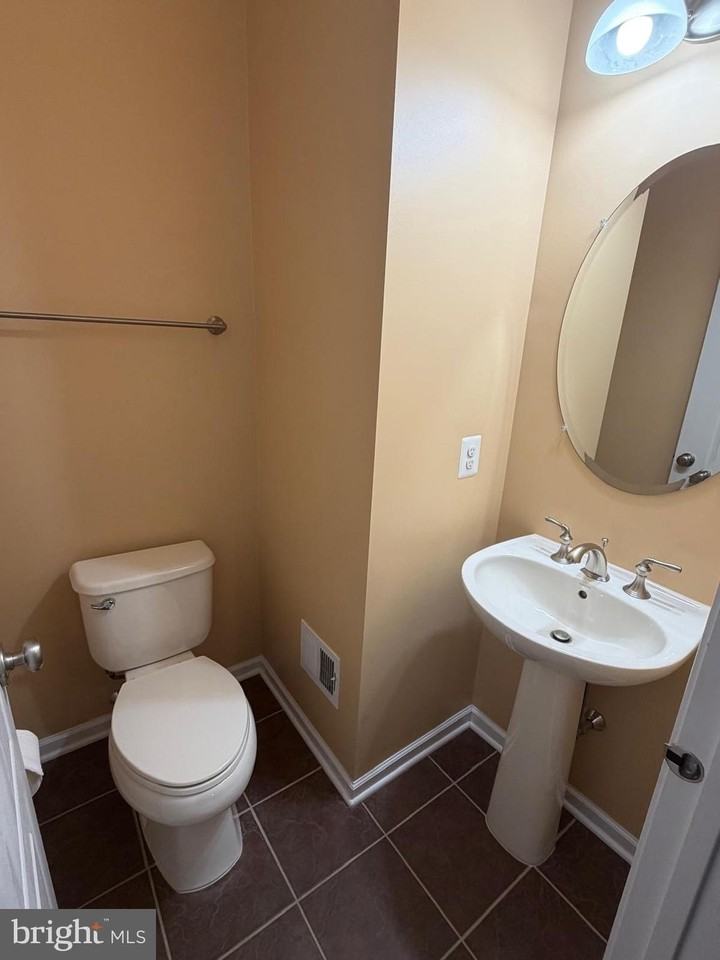 23089 Weybridge Sq - Photo 5 of 22