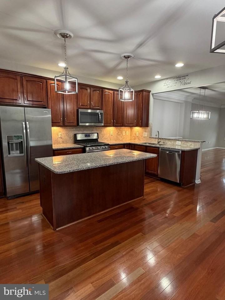 23089 Weybridge Sq - Photo 7 of 22