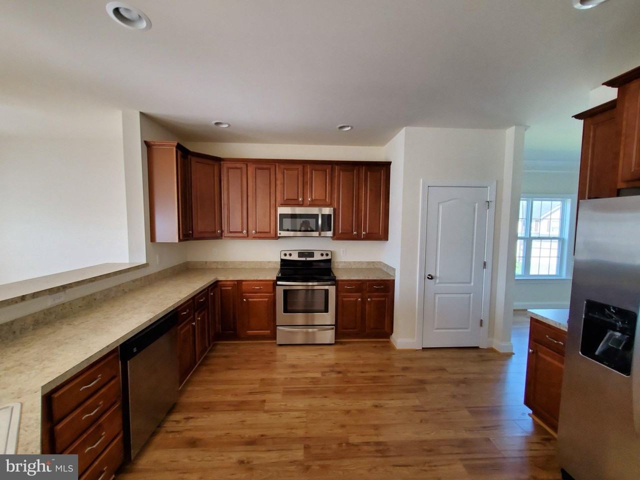 233 Kanter Dr - Photo 5 of 40