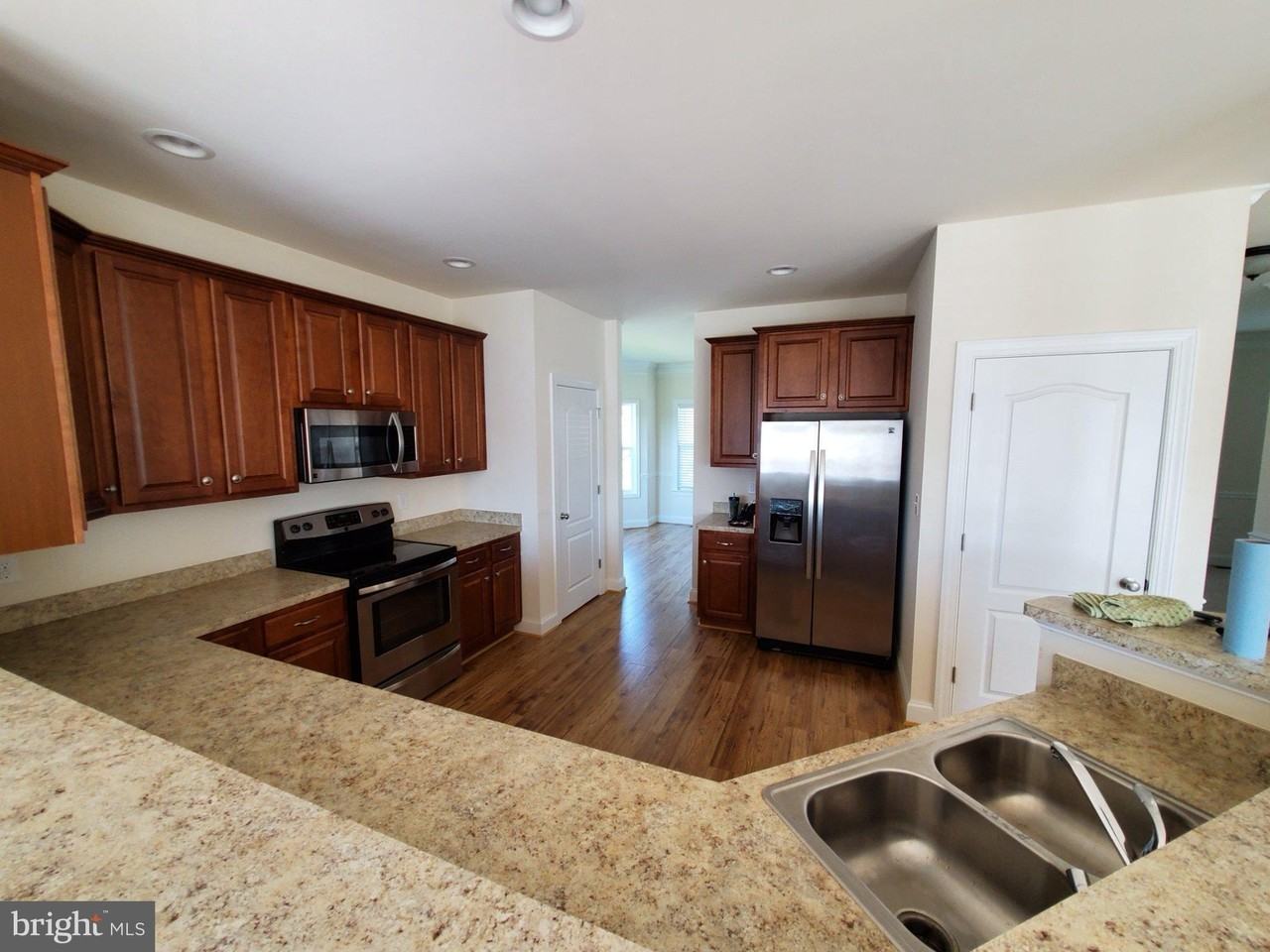233 Kanter Dr - Photo 7 of 40