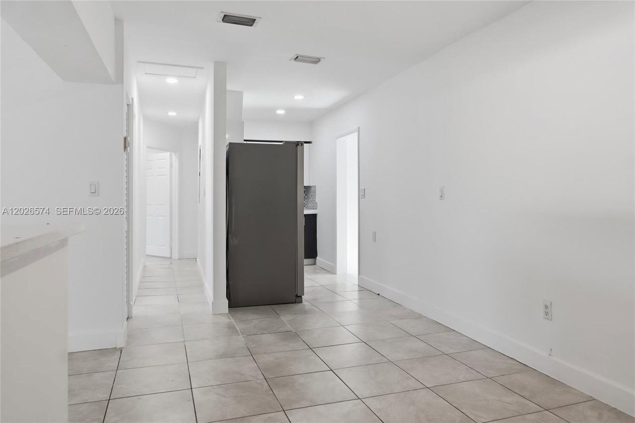 1330 Sw 74th Ct - Photo 3 of 8