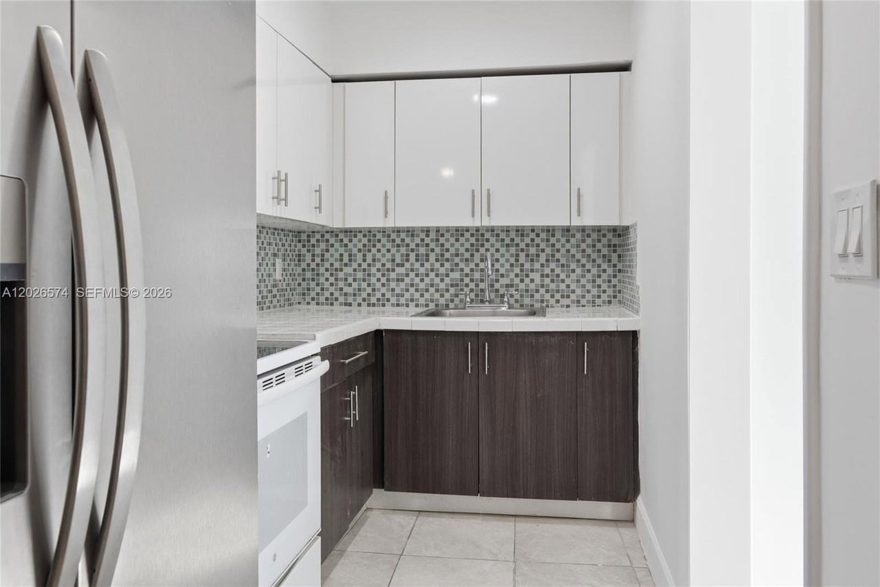 1330 Sw 74th Ct - Photo 4 of 8