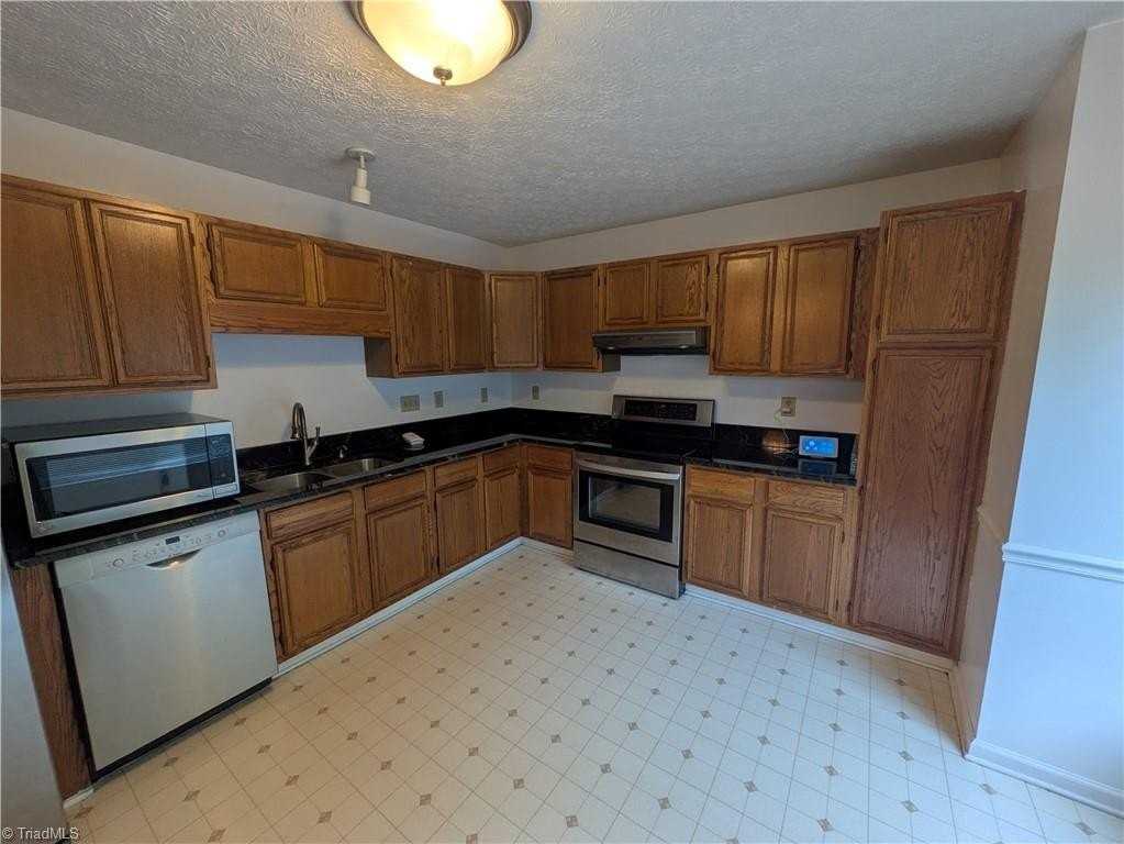6008 Yeaton Glen Dr - Photo 3 of 26