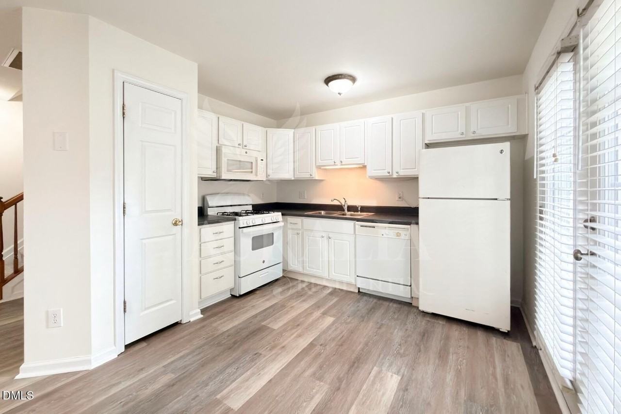 3021 Barrymore St #111 - Photo 7 of 25
