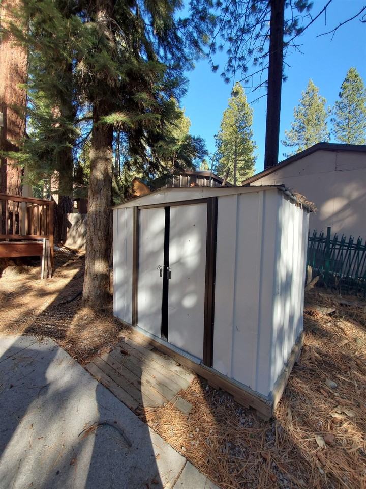 8695 Golden Ave - Photo 3 of 21