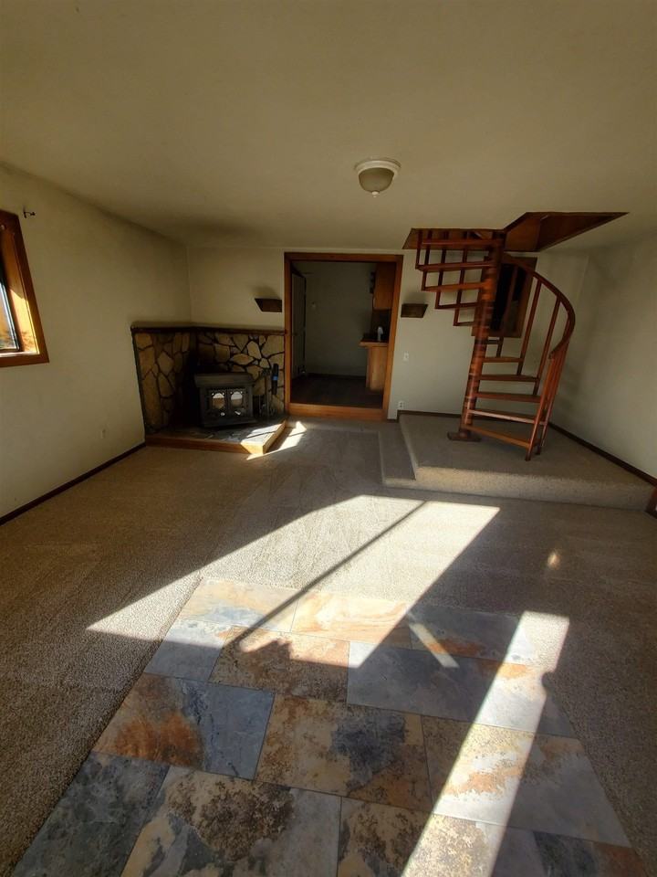 8695 Golden Ave - Photo 5 of 21