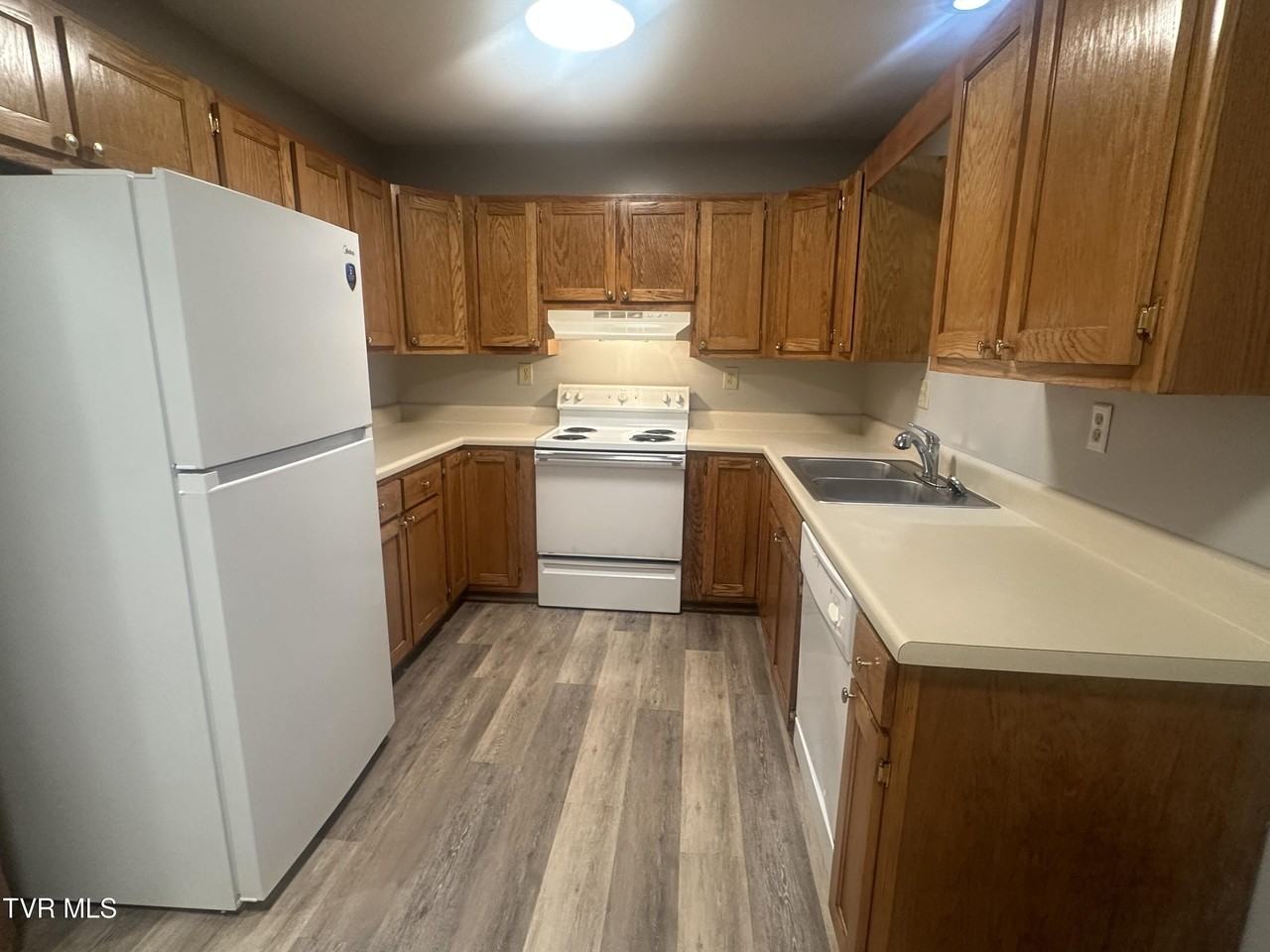 1030 Jim Fox Rd - Photo 2 of 11