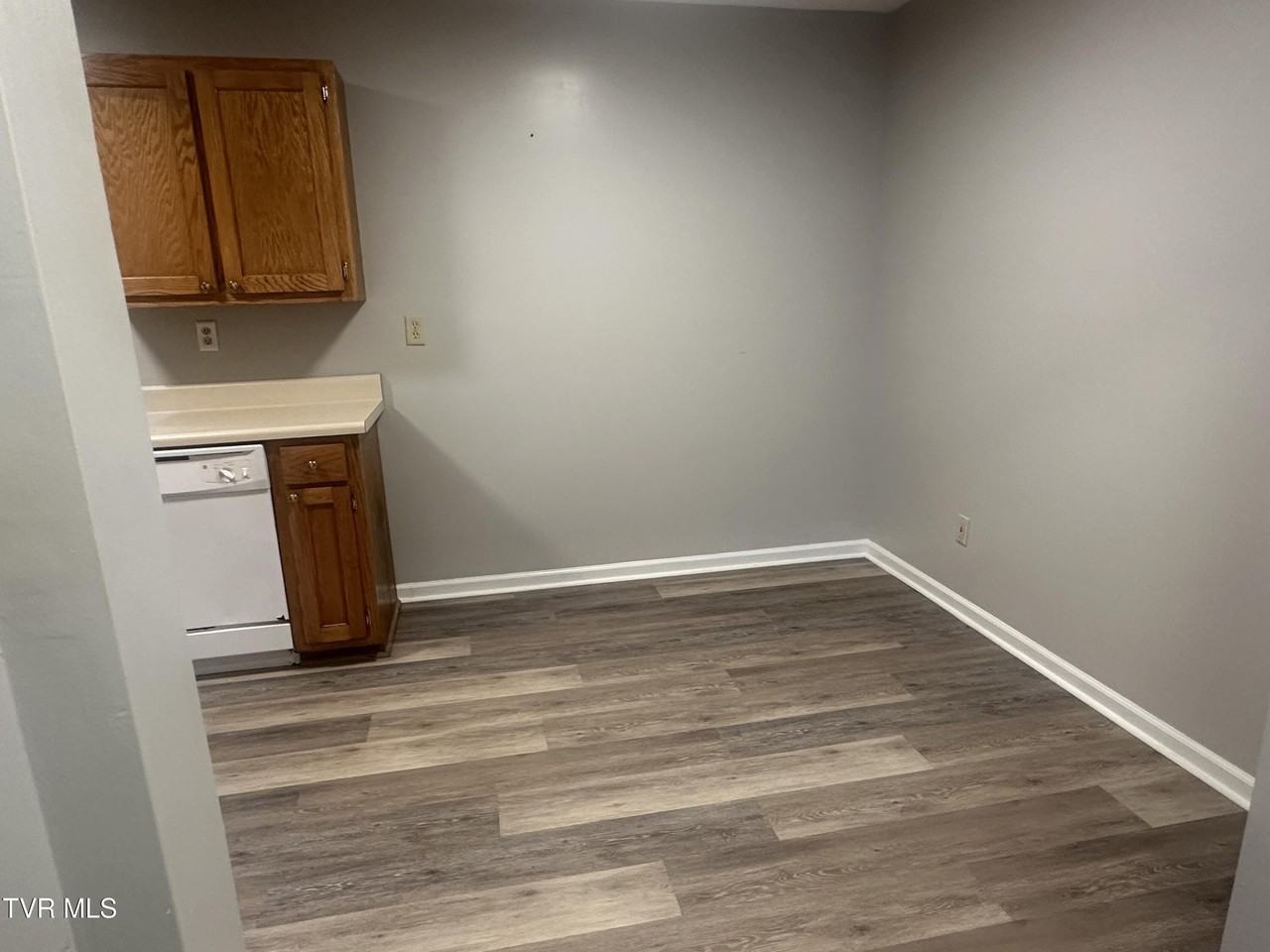 1030 Jim Fox Rd - Photo 3 of 11