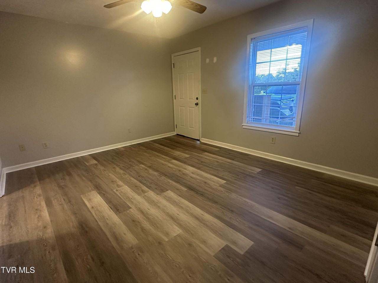 1030 Jim Fox Rd - Photo 4 of 11