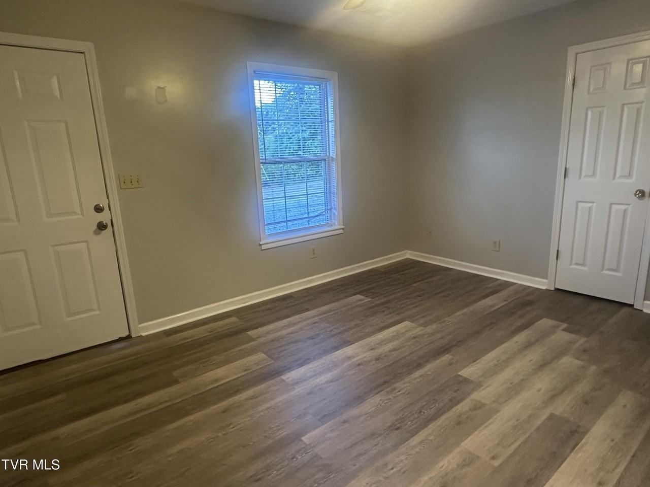 1030 Jim Fox Rd - Photo 5 of 11