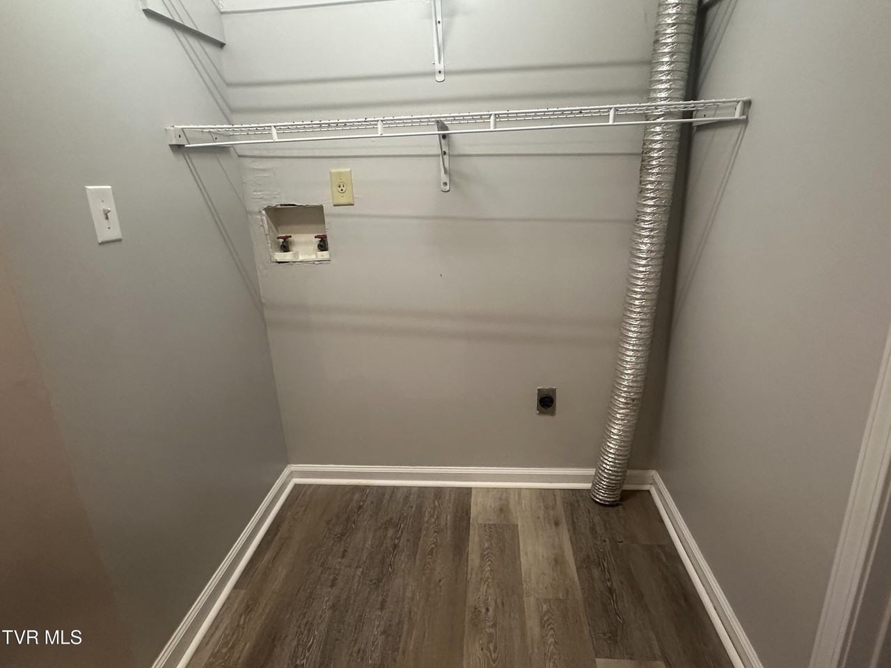 1030 Jim Fox Rd - Photo 6 of 11