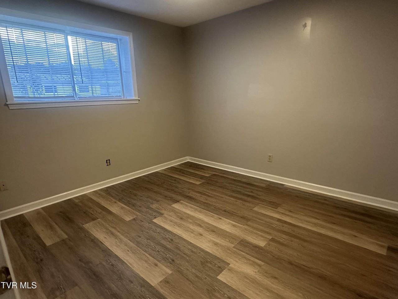 1030 Jim Fox Rd - Photo 7 of 11
