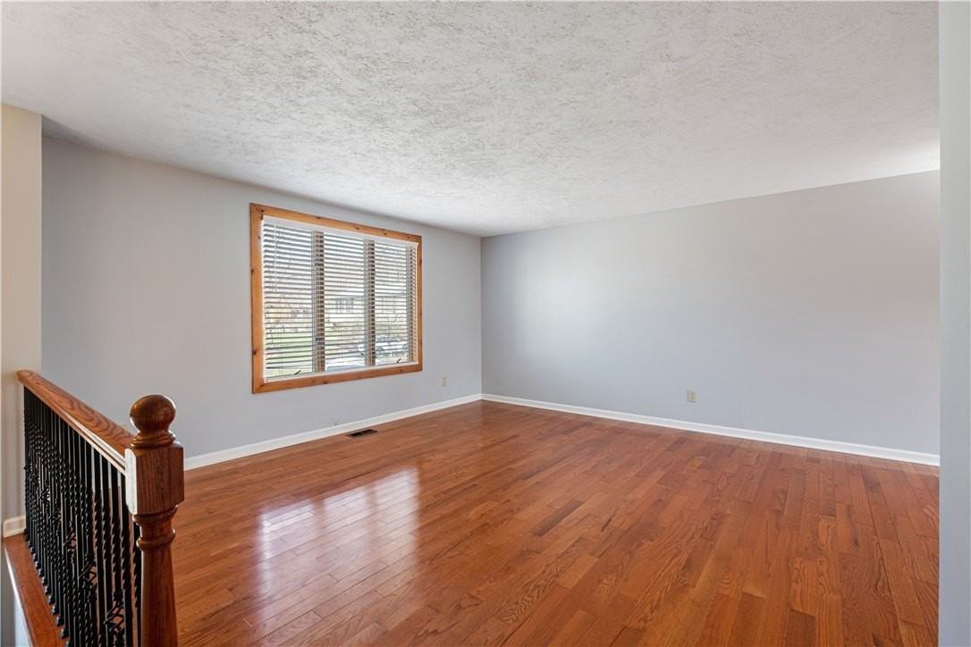 16 Wheatfield Dr - Photo 5 of 29