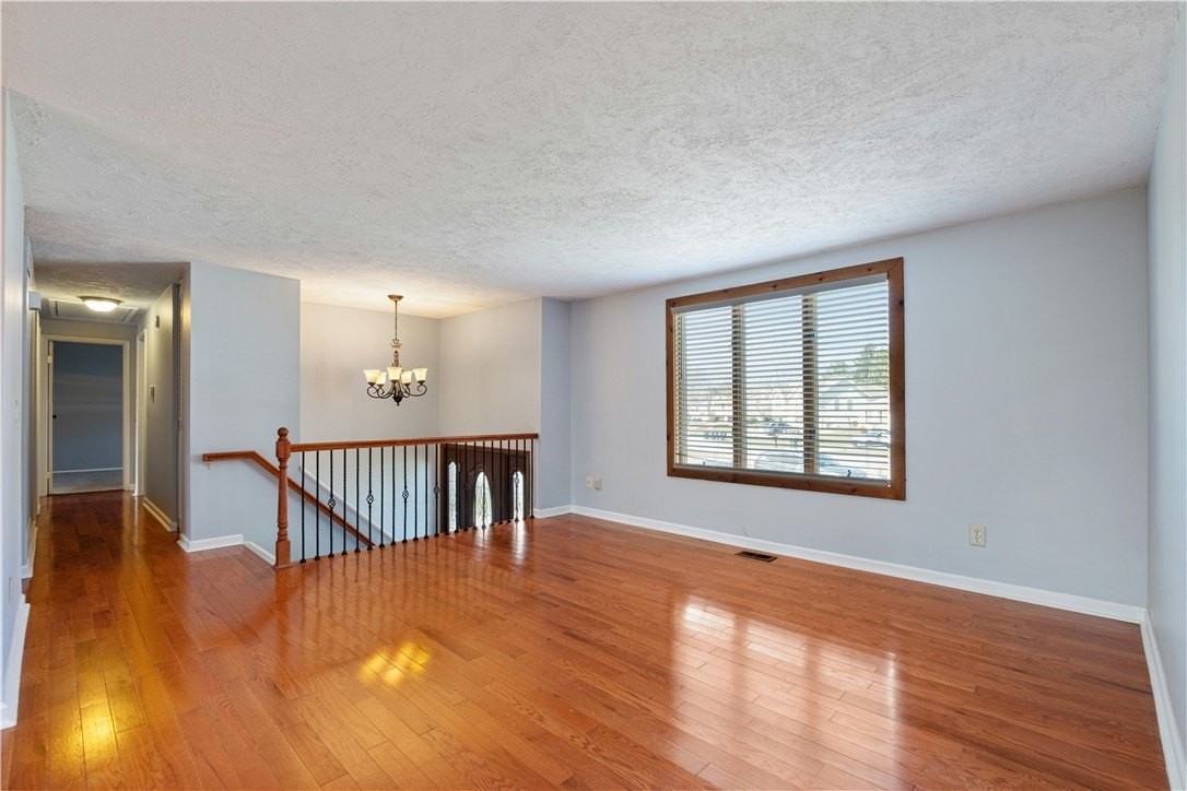 16 Wheatfield Dr - Photo 6 of 29