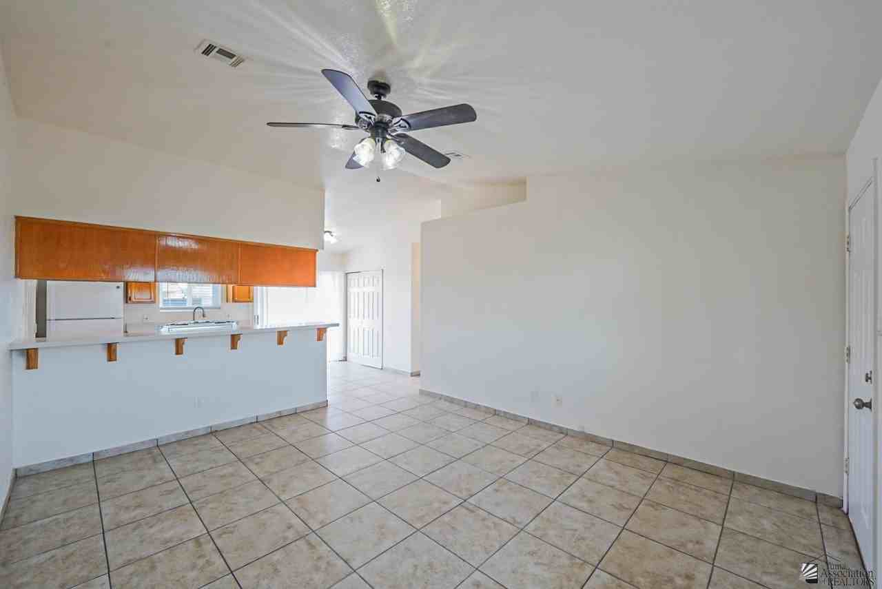 587 E Jefferson St - Photo 5 of 18
