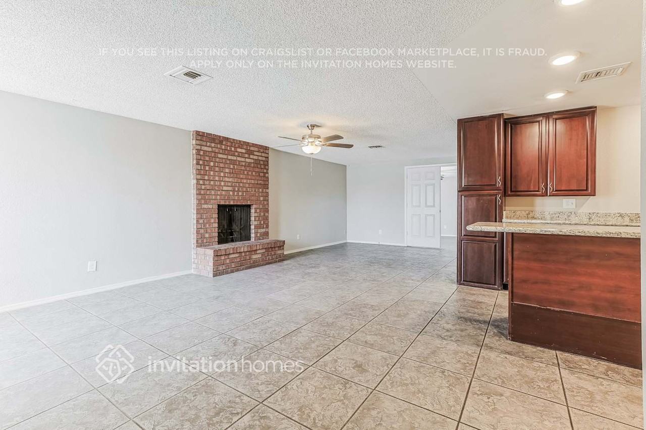 1616 W Los Arboles Pl - Photo 4 of 16