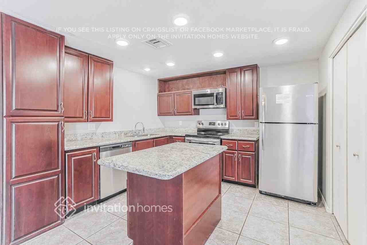 1616 W Los Arboles Pl - Photo 6 of 16
