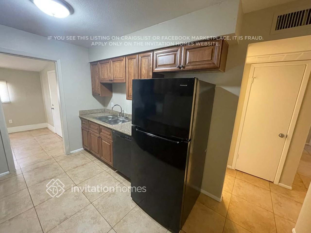 823 W 17th Pl - Photo 7 of 14