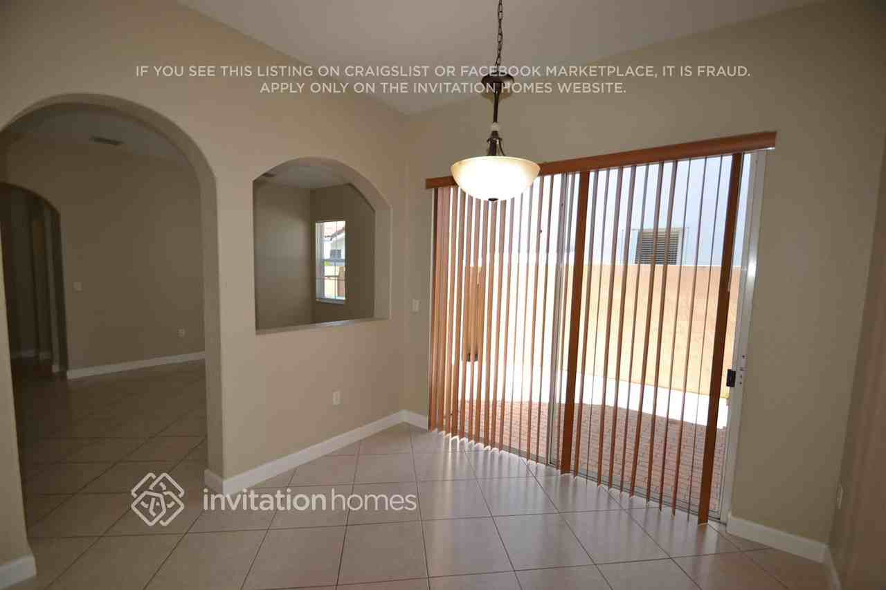 18301 Nw 89th Ave - Photo 5 of 16