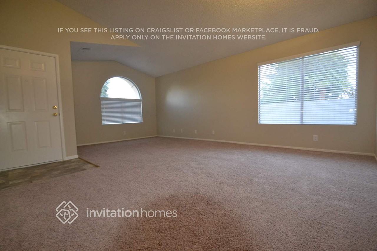 941 Chaps Cir - Photo 2 of 12