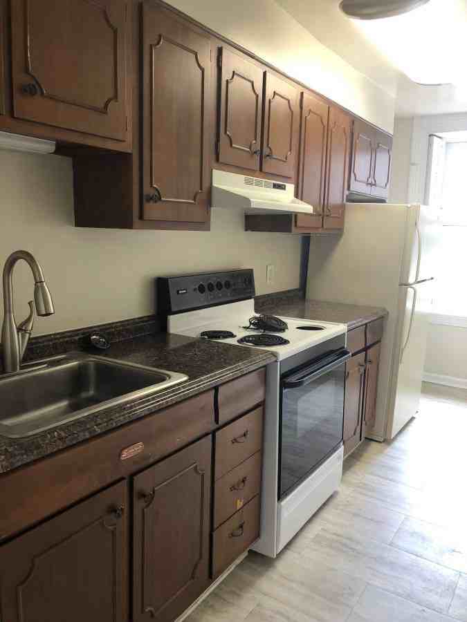 2025 Walnut St #4F - Photo 3 of 4
